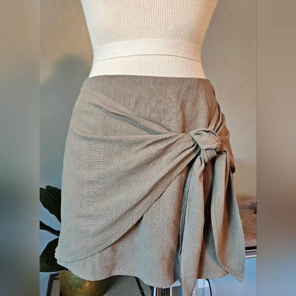 Alya Dresses & Skirts - NWT Alya by Francesca's Coastal Boho Chic Twist Knot Sage Mini Skirt Size M